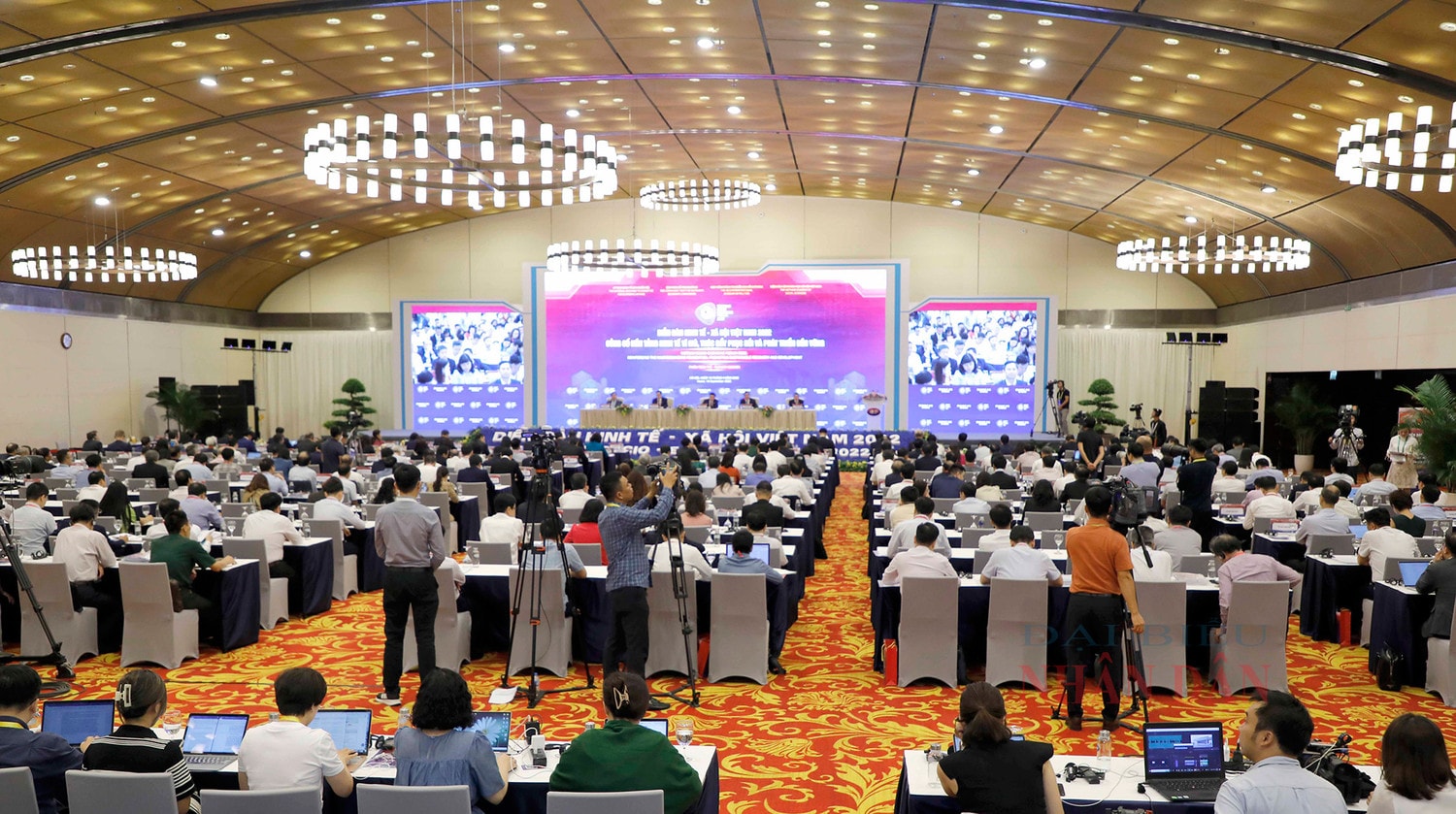 Tập trung mục tiêu trước mắt, nhưng không được quên mục tiêu dài hạn -0
