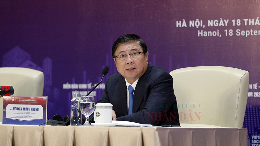 Một số hình ảnh Hội thảo chuyên đề 1 với nội dung: “Đẩy mạnh cải cách thể chế - Hoàn thiện chính sách về đất đai, giải pháp quan trọng trong phục hồi và phát triển kinh tế - xã hội”.