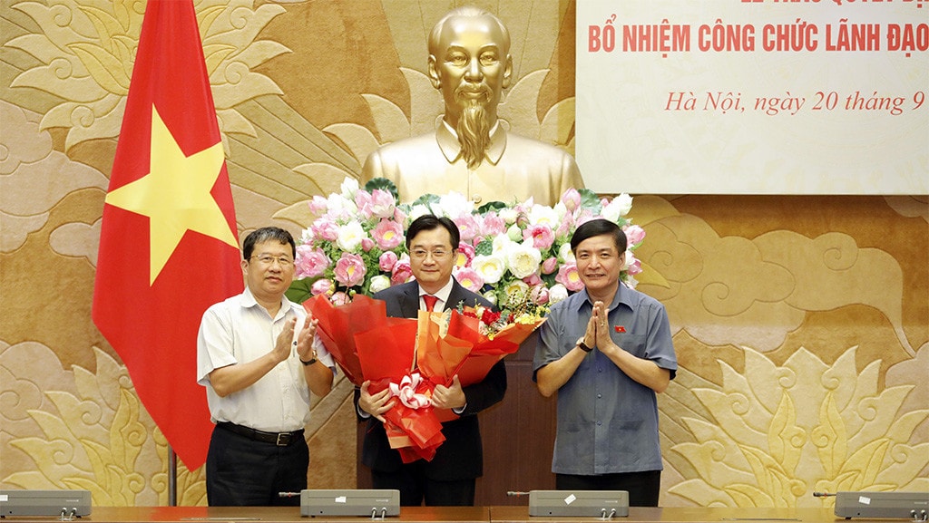 Văn phòng Quốc hội trao quyết định bổ nhiệm công chức, lãnh đạo quản lý cấp vụ -2