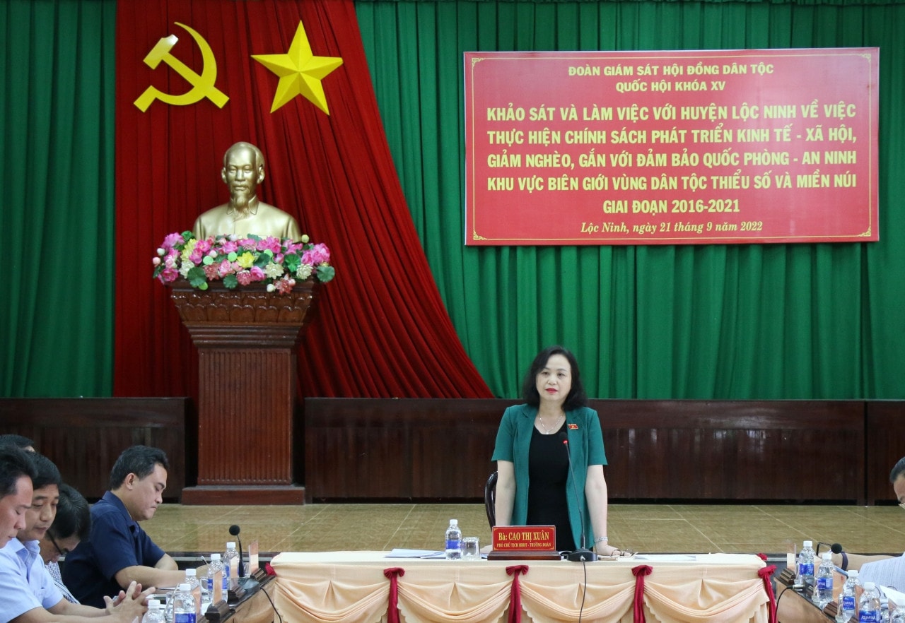 Phó Chủ tịch Hội đồng Dân tộc Cao Thị Xuân phát biểu tại buổi làm việc Đoàn giám sát của Hội đồng Dân tộc làm việc với UBND huyện Lộc Ninh, tỉnh Bình Phước -0