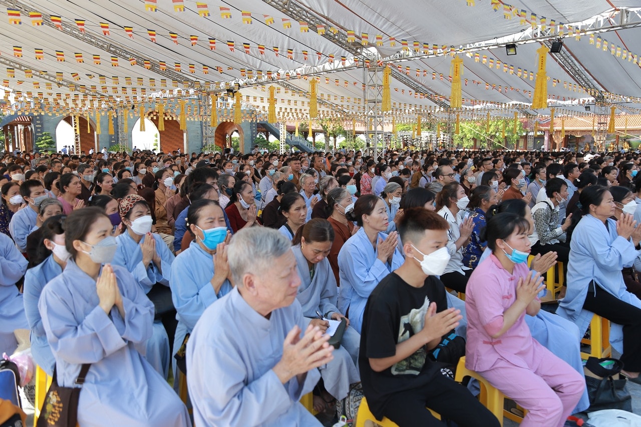 Hàng nghìn Phật tử, nhân dân về chùa Ba Vàng dự Đại lễ Giỗ Tổ và tham gia tu tập tại Pháp đàn Lương Hoàng Bảo Sám Tri ân ân đức người thắp sáng, gây dựng lại dòng thiền Trúc Lâm Yên Tử -0
