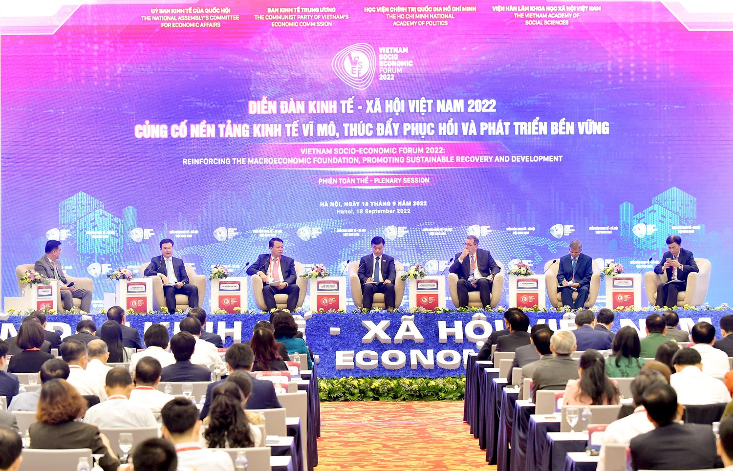 Quyết sách kịp thời, vượt qua thách thức -0