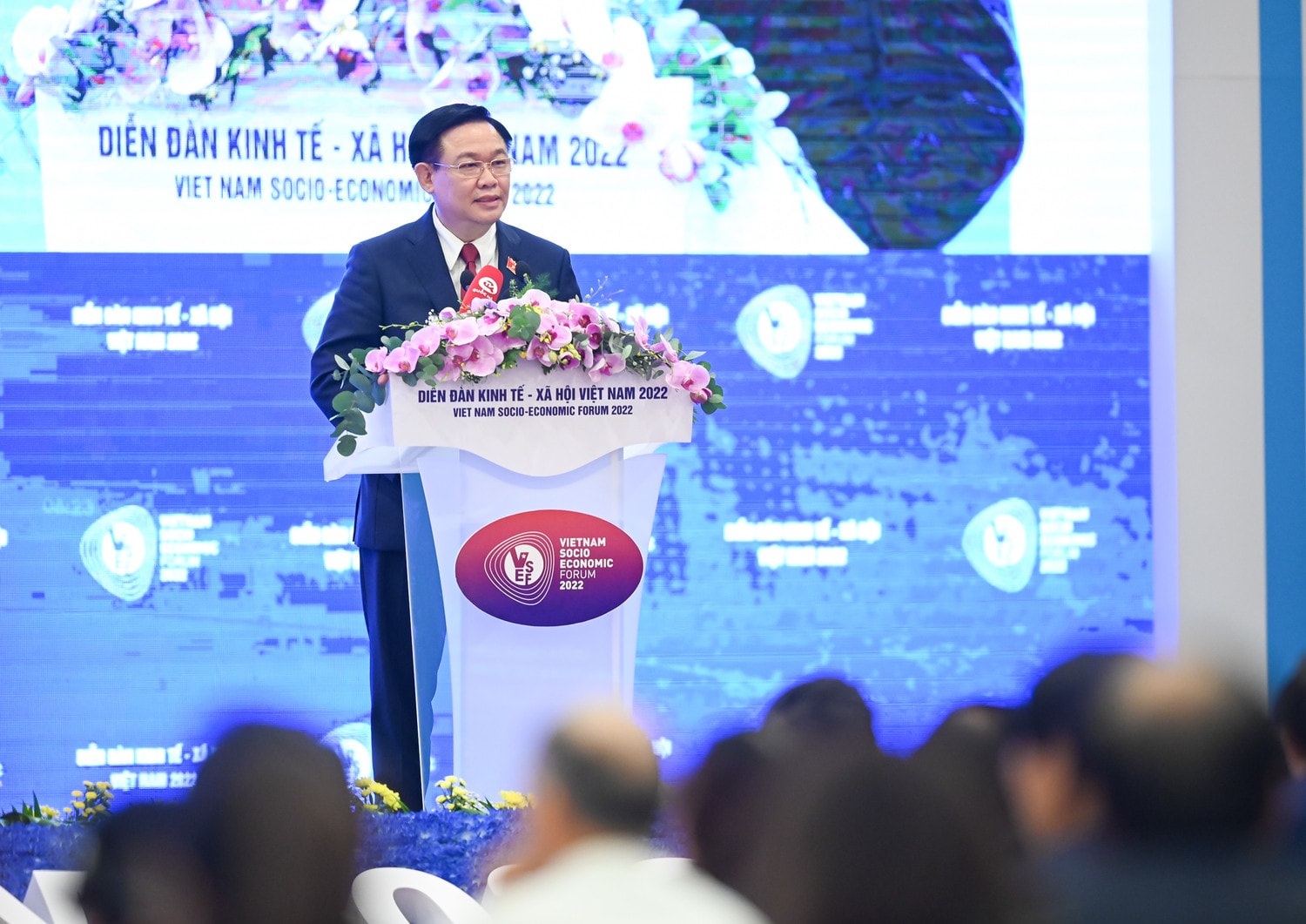 Quyết sách kịp thời, vượt qua thách thức -0