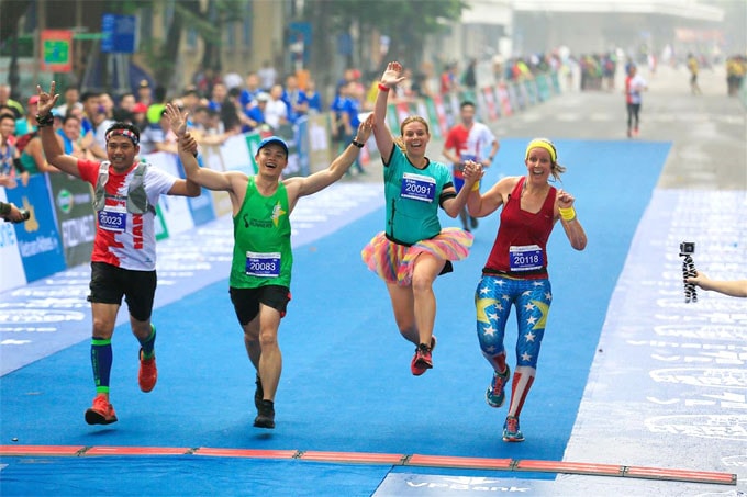 Chinh phục đường chạy mùa thu Vietnam Airlines – Run for Love -0