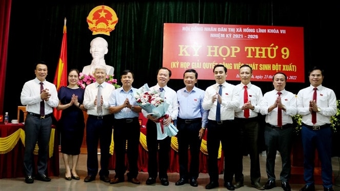 Ông Nguyễn Thăng Long được bầu giữ chức Chủ tịch HĐND thị xã Hồng Lĩnh, Hà Tĩnh