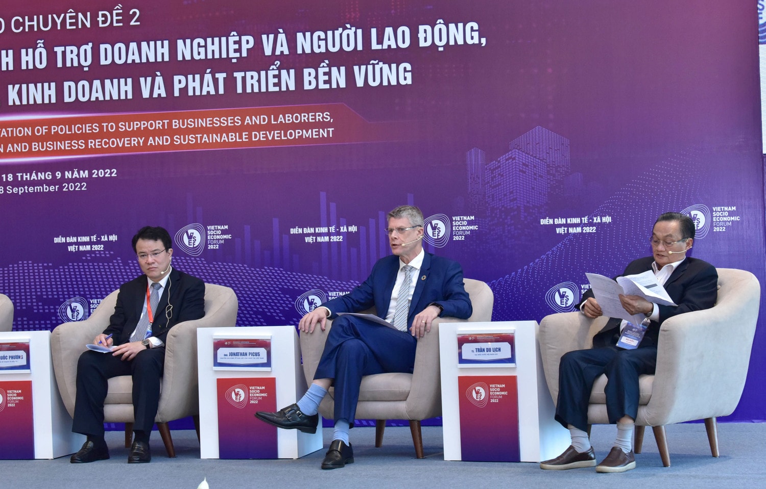 Quyết sách kịp thời, vượt qua thách thức -0