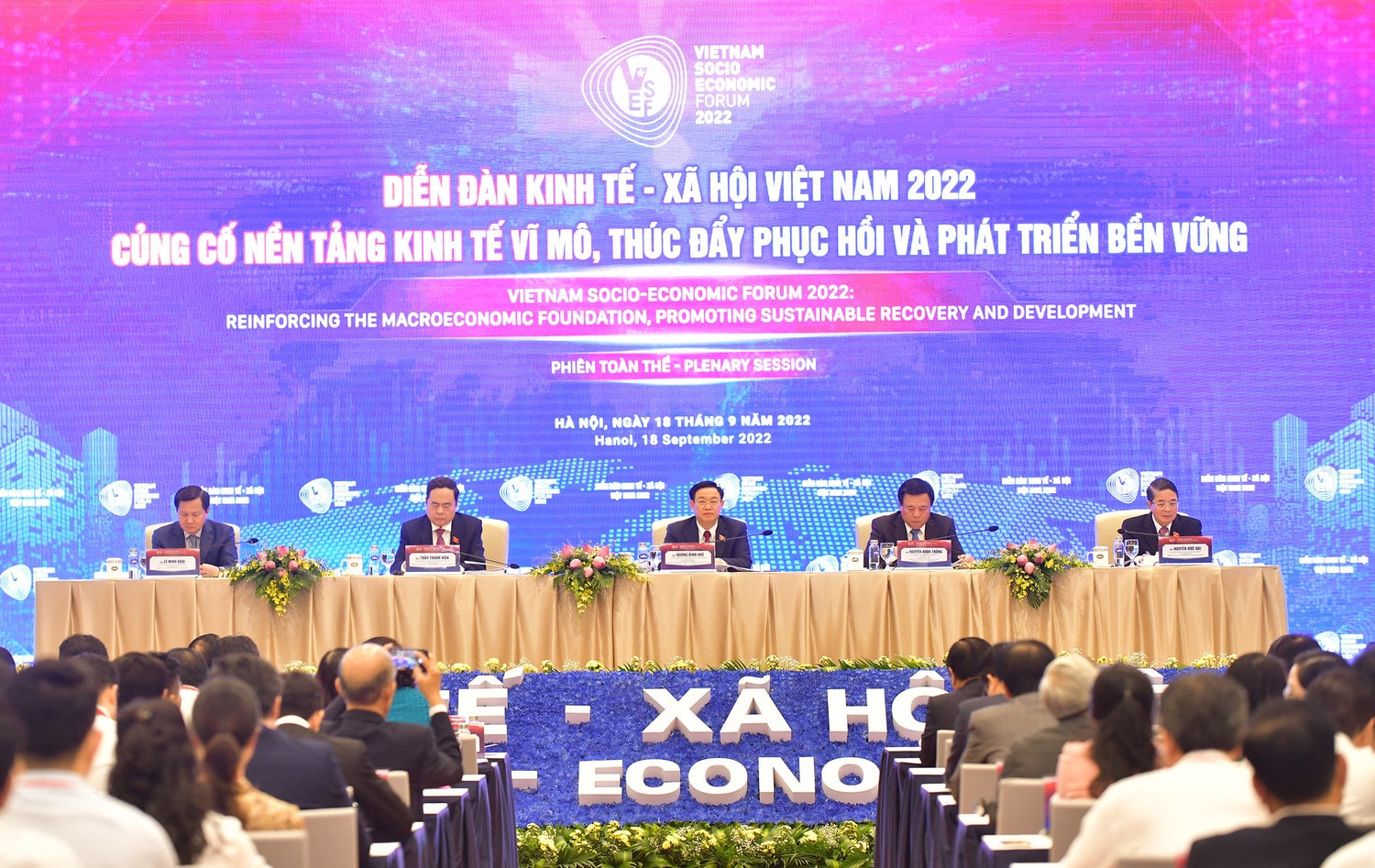 Quyết sách kịp thời, vượt qua thách thức -0