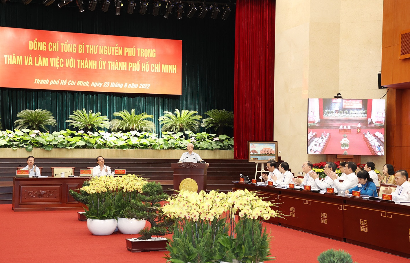 THÀNH PHỐ HỒ CHÍ MINH CẦN PHÁT HUY MẠNH HƠN NỮA TRUYỀN THỐNG ANH HÙNG, KINH NGHIỆM ĐỔI MỚI, NỖ LỰC PHẤN ĐẤU, THỰC HIỆN TỐT HƠN NỮA VAI TRÒ LÀ ĐẦU TẦU VÀ ĐỘNG LỰC PHÁT TRIỂN CỦA VÙNG ĐÔNG NAM BỘ VÀ CẢ NƯỚC -0