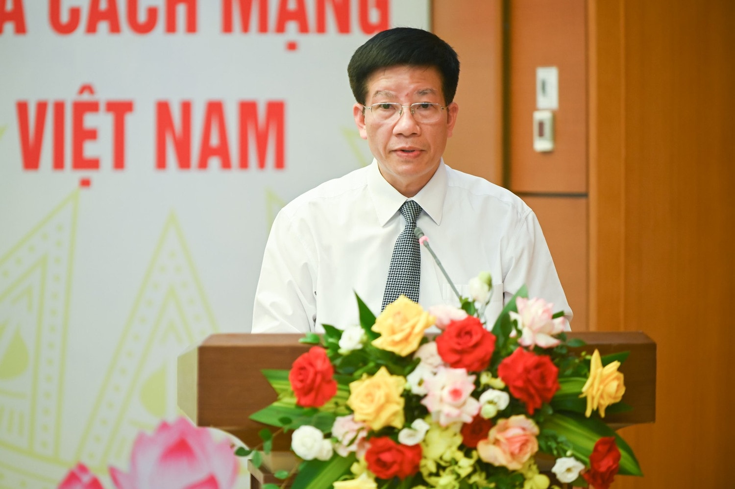Ủy viên Ban Thường vụ, Phó Bí thư Đảng ủy cơ quan Văn phòng Quốc hội Phạm Đình Toản phát biểu tại Đại hội