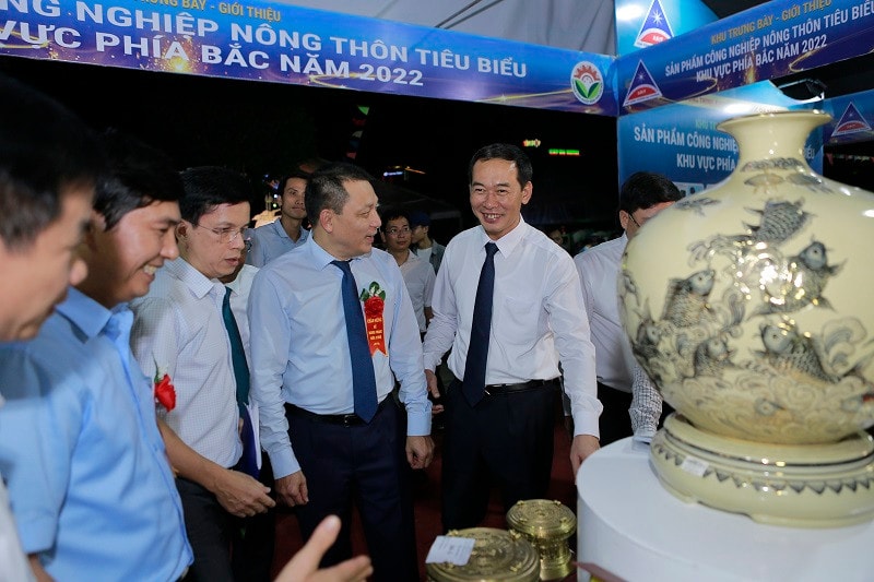 Thứ trưởng Bộ Công thương Đặng Hoàng An tham quan các gian hàng tại hội chợ