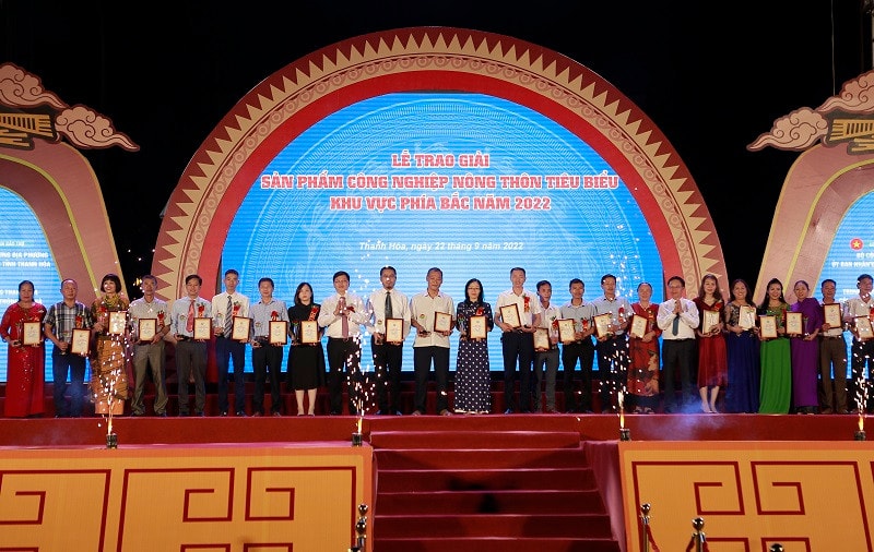 Lễ tôn vinh 105/141 sản phẩm đạt giải sản phẩm CNNT tiêu biểu cấp khu vực 2022