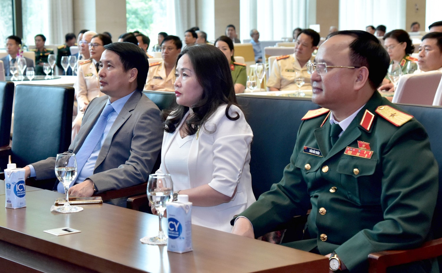 Chủ tịch Nước Nguyễn Xuân Phúc, Chủ tịch Quốc hội Vương Đình Huệ dự kỷ niệm 30 năm thành lập Ủy ban Quốc phòng và An ninh -0