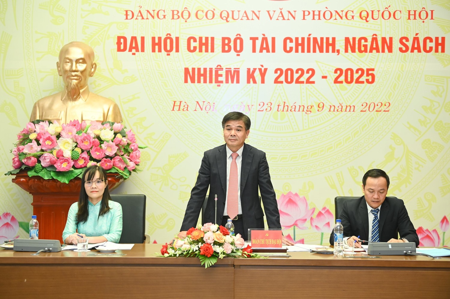 Phó Chủ nhiệm Ủy ban Tài chính - Ngân sách, Bí thư Chi bộ Tài chính - Ngân sách nhiệm kỳ 2022 - 2025 Nguyễn Hữu Toàn phát biểu
