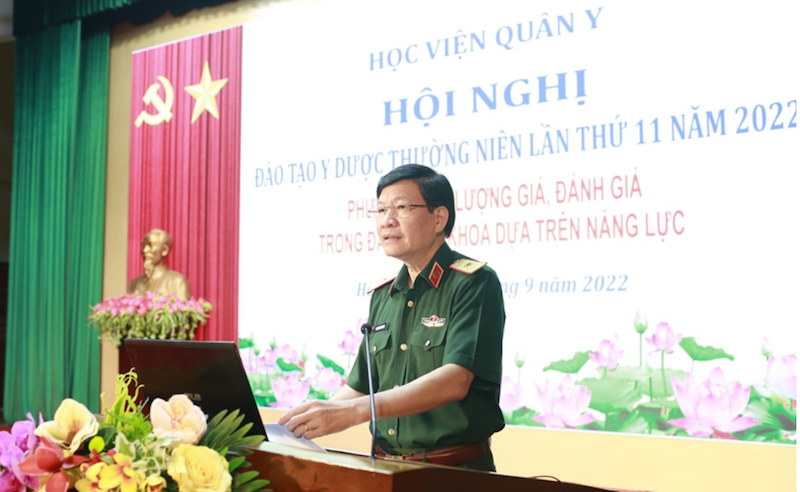 Thiếu tướng, PGS. TS Nguyễn Xuân Kiên, Giám đốc Học viện Quân y phát biểu tại hội nghị.