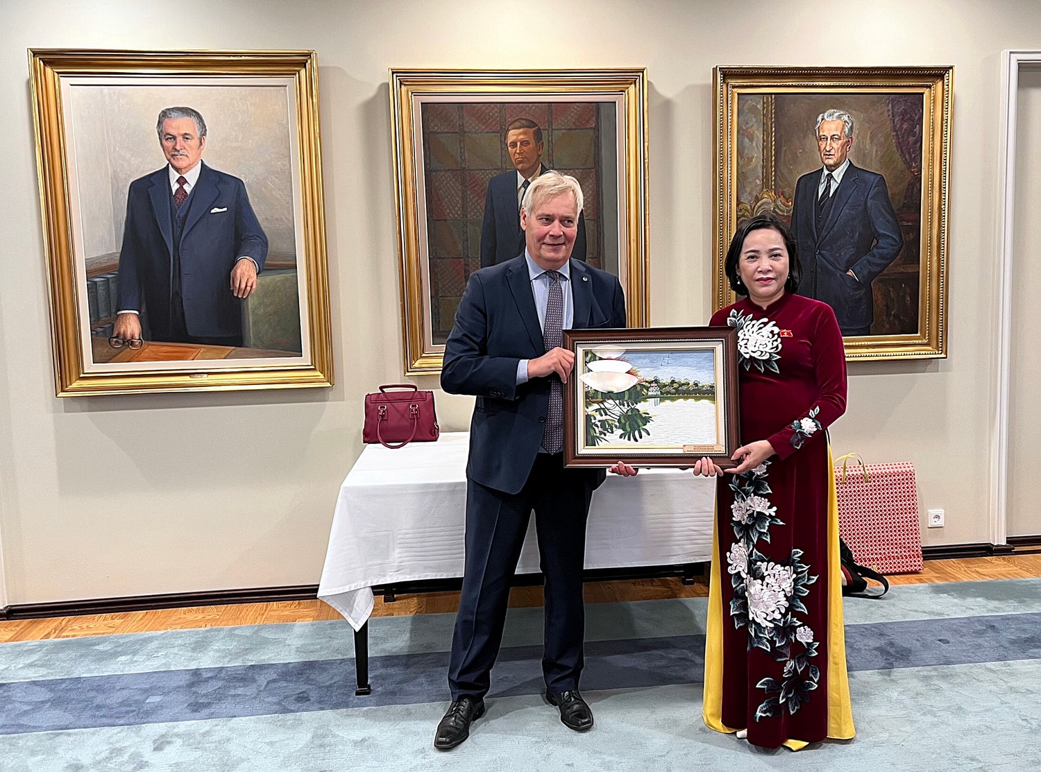 Phó Chủ tịch Thứ nhất Quốc hội Phần Lan Antti Rinne đón tiếp Đoàn công tác trọng thị, thân thiết Đoàn công tác của Ban Công tác đại biểu thăm và làm việc tại Phần Lan -0