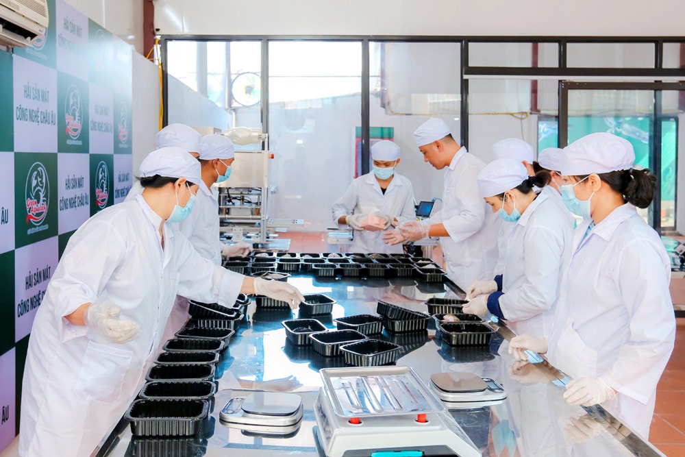 Các doanh nghiệp OCOP quan tâm đầu tư dây chuyền sản xuất hiện đại - ảnh: Q.M.G