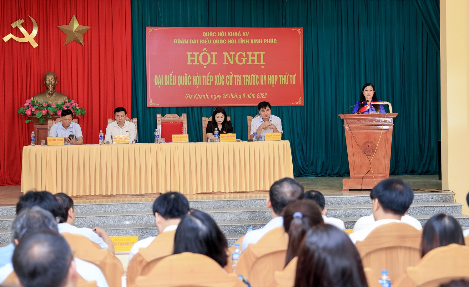 Ủy viên Trung ương Đảng, Bí thư Tỉnh ủy, Trưởng Đoàn ĐBQH tỉnh, Chủ tịch HĐND tỉnh Hoàng Thị Thúy Lan phát biểu chỉ đạo tại buổi tiếp xúc