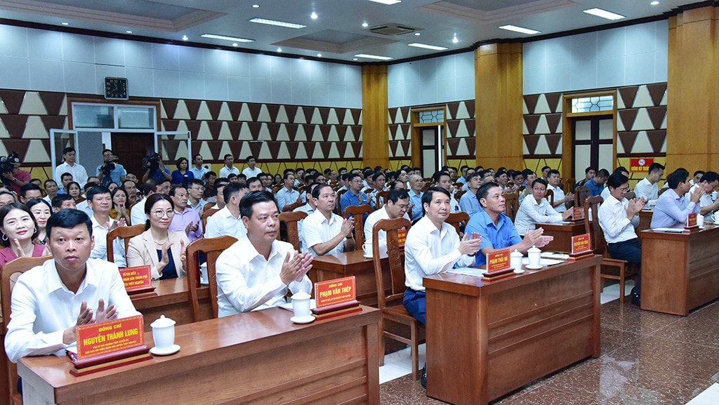 Một số hình ảnh Chủ tịch Quốc hội Vương Đình Huệ tiếp xúc cử tri huyện Thuỷ Nguyên, TP. Hải Phòng