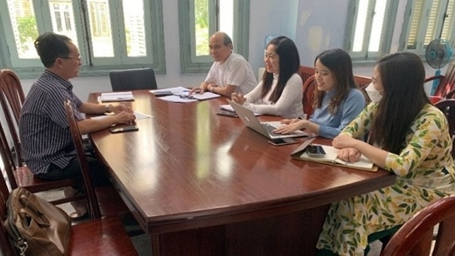 Đại diện KBNN TP. Hồ Chí Minh làm việc với Ban quản lý dự án Bệnh viện Chợ Rẫy - Ảnh: Nhật Vũ