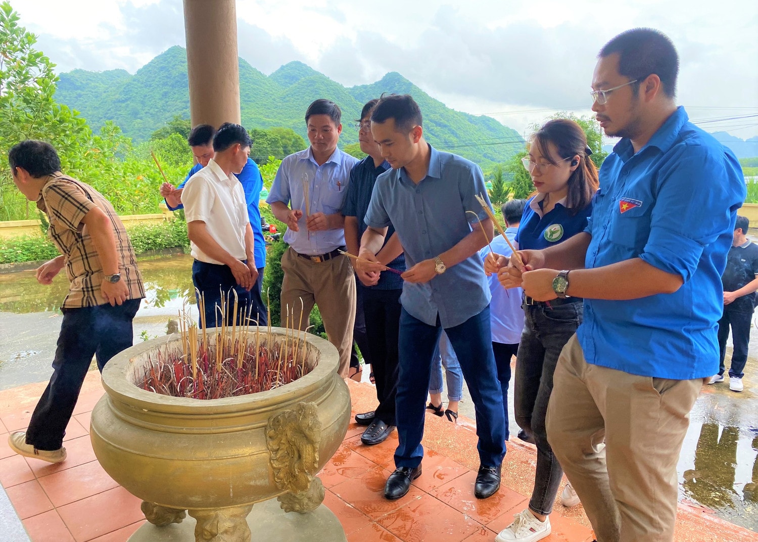 Đoàn Thanh niên Văn phòng Quốc hội tổ chức Chương trình thiện nguyện tại Hoà Bình -3