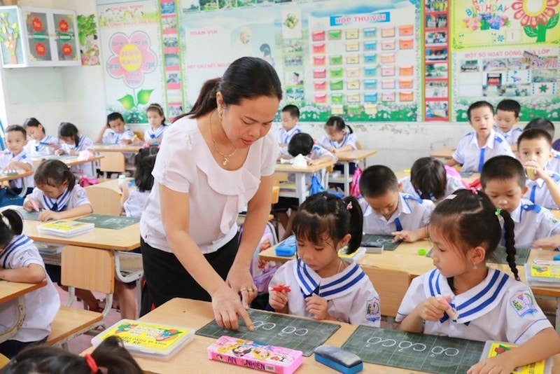 Hàng nghìn giáo viên nghỉ việc, liệu chăng “giọt nước tràn ly”? -0