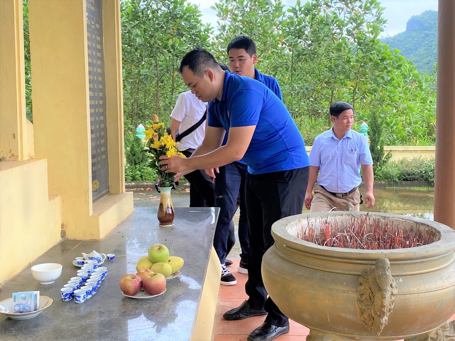 Đoàn Thanh niên Văn phòng Quốc hội tổ chức Chương trình thiện nguyện tại Hoà Bình -0