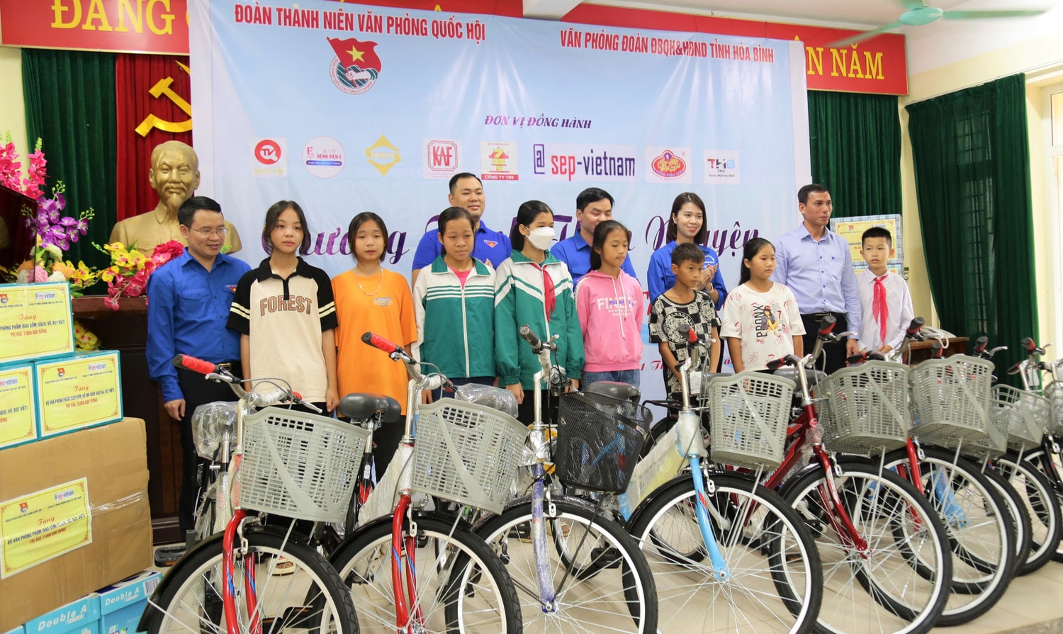 Đoàn Thanh niên Văn phòng Quốc hội tổ chức Chương trình thiện nguyện tại Hoà Bình -2