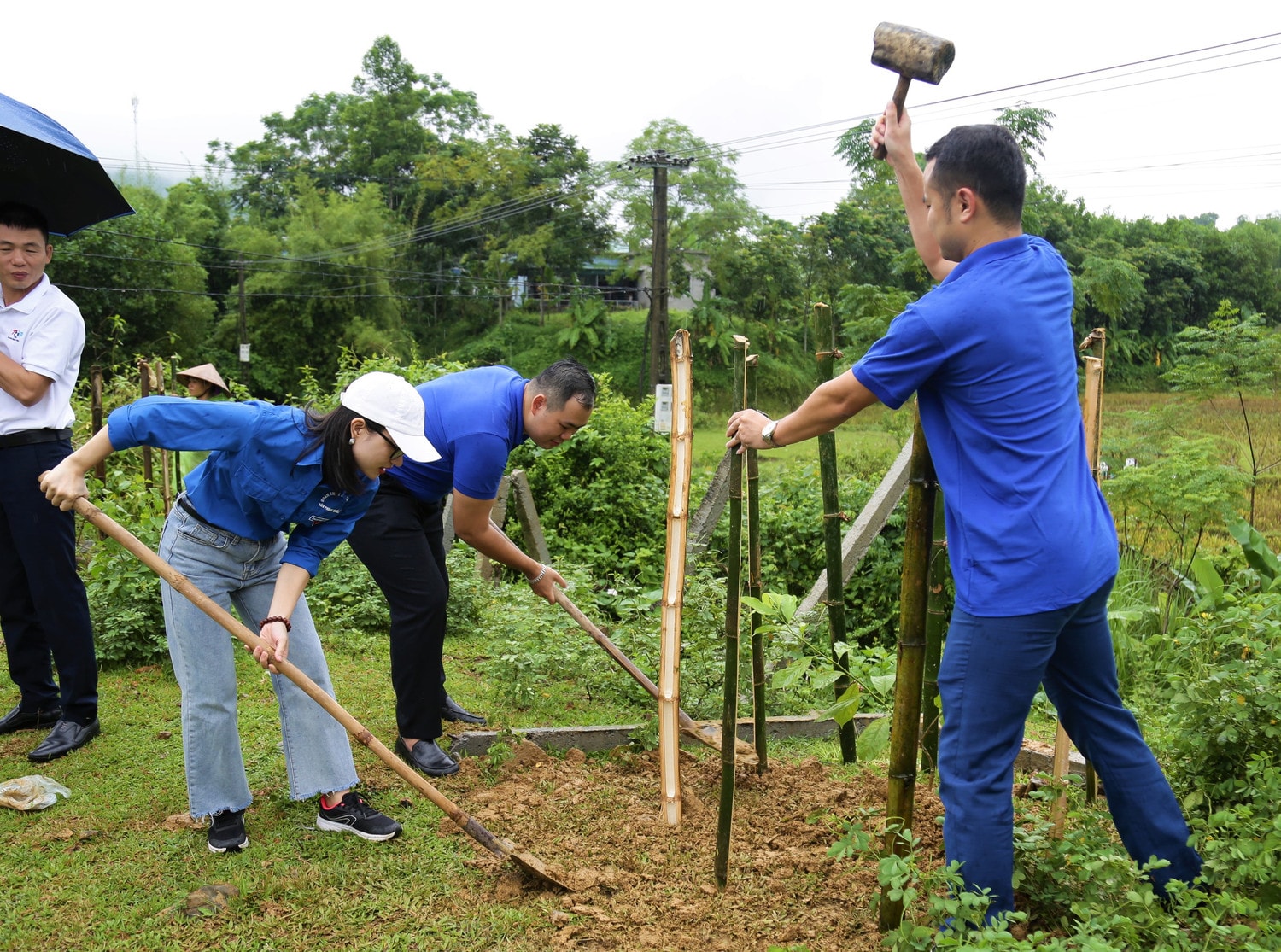 Đoàn Thanh niên Văn phòng Quốc hội tổ chức Chương trình thiện nguyện tại Hoà Bình -6