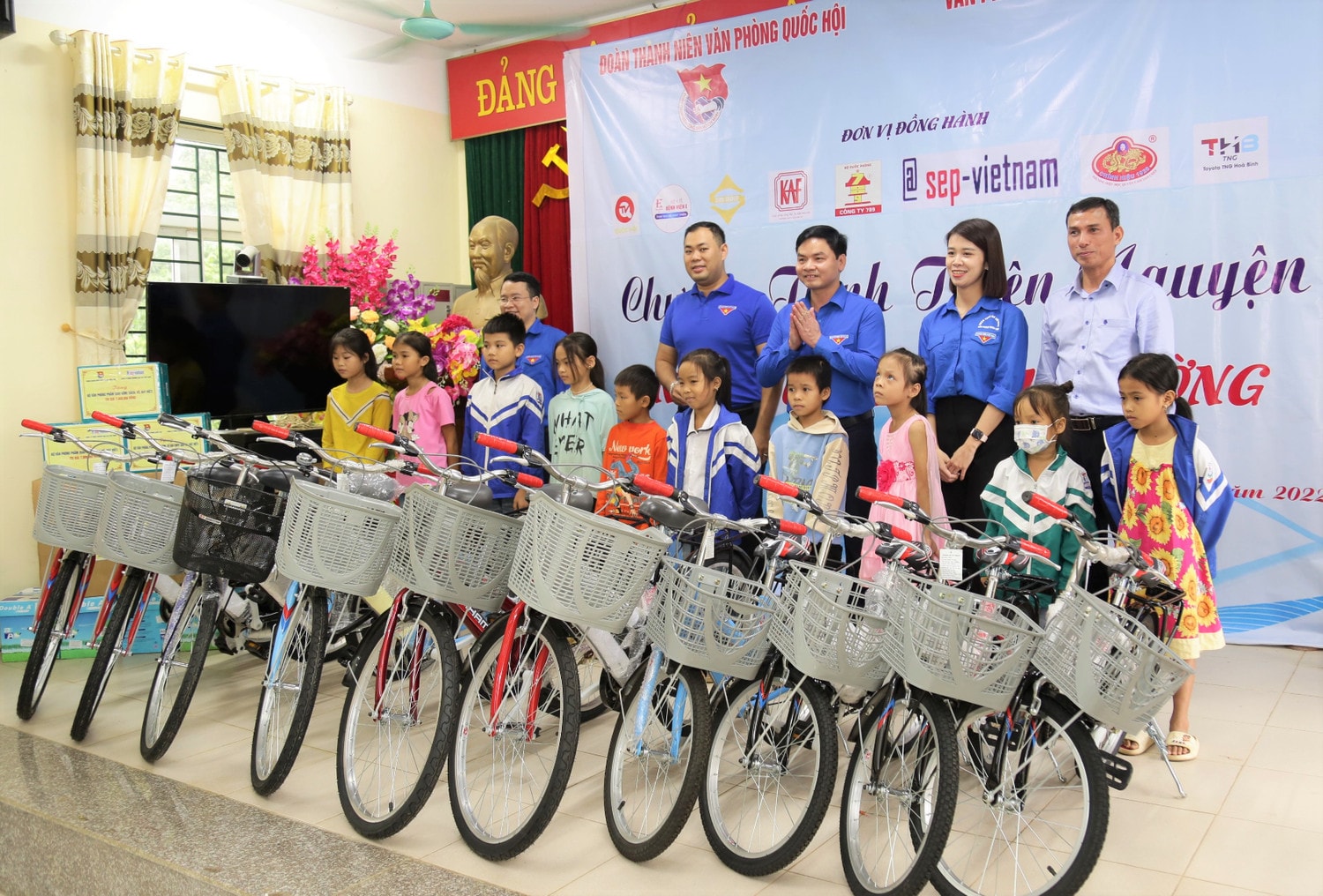 Đoàn Thanh niên Văn phòng Quốc hội tổ chức Chương trình thiện nguyện tại Hoà Bình -3