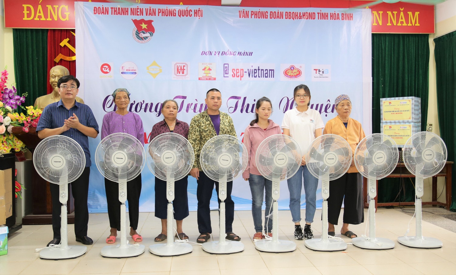 Đoàn Thanh niên Văn phòng Quốc hội tổ chức Chương trình thiện nguyện tại Hoà Bình -4
