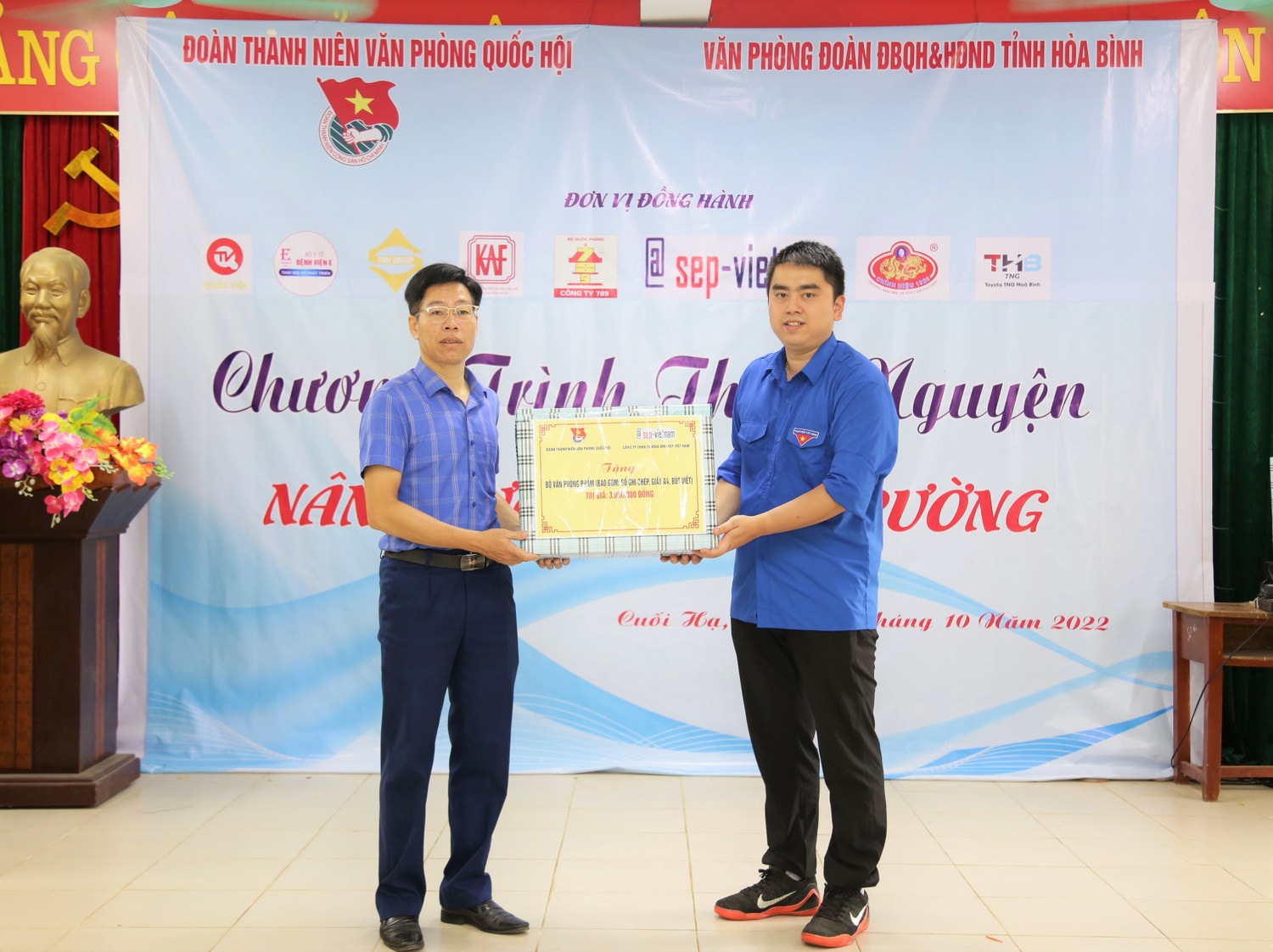 Đoàn Thanh niên Văn phòng Quốc hội tổ chức Chương trình thiện nguyện tại Hoà Bình -6