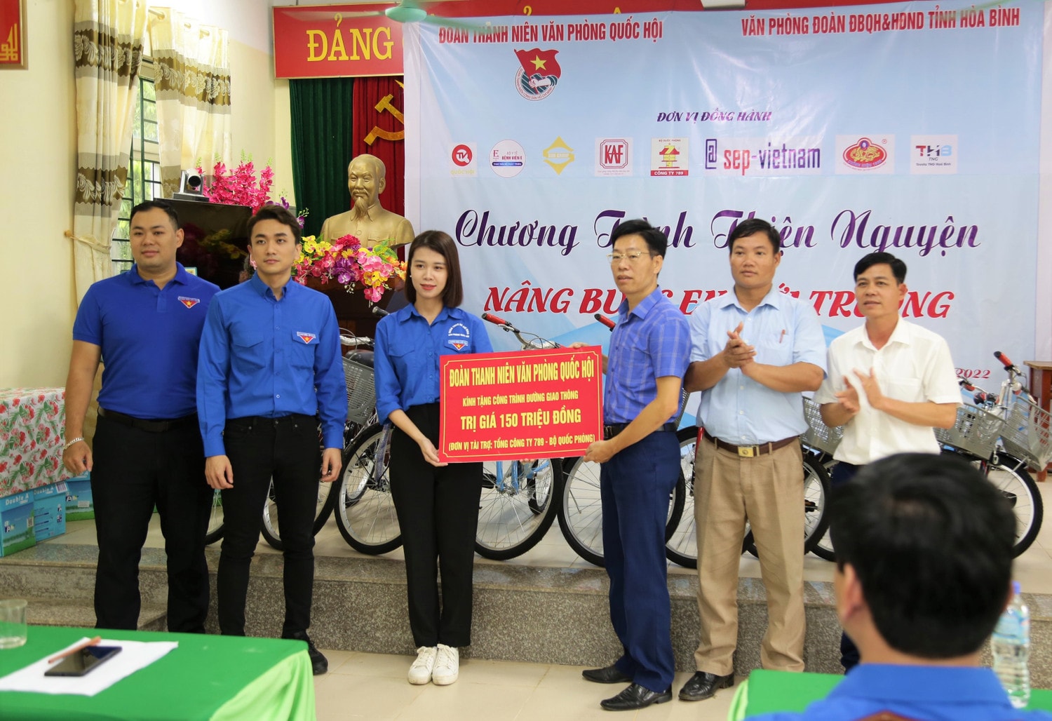 Đoàn Thanh niên Văn phòng Quốc hội tổ chức Chương trình thiện nguyện tại Hoà Bình -0