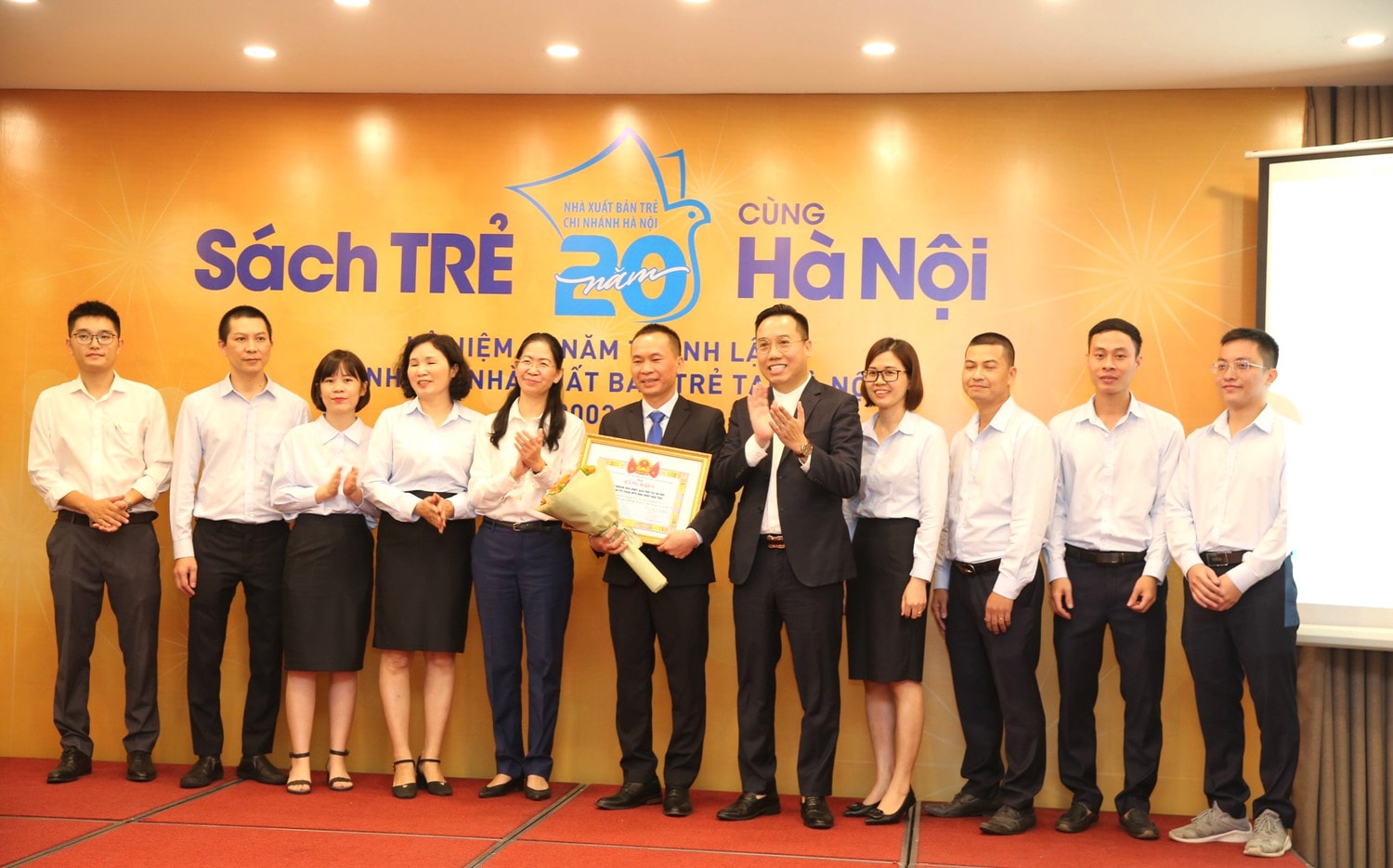 Sách Trẻ 20 năm cùng Hà Nội -0