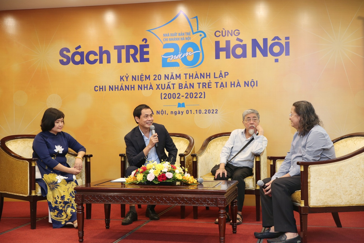 Sách Trẻ 20 năm cùng Hà Nội -0