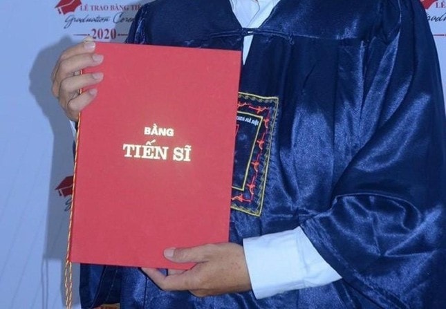 Không thể đánh giá một luận án tiến sĩ chỉ qua tiêu đề -0