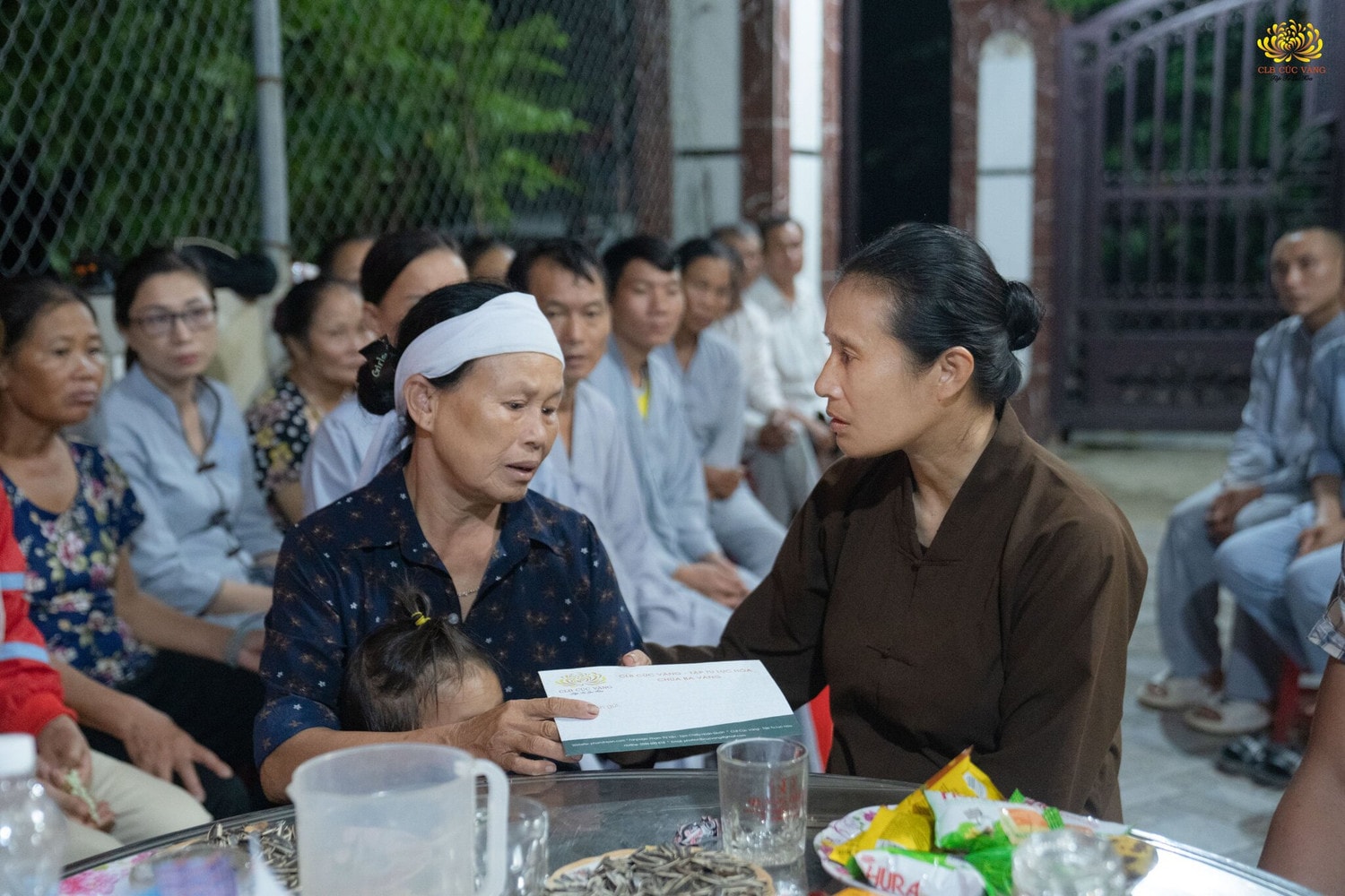 Câu lạc bộ Cúc Vàng - Chùa Ba Vàng cứu trợ đồng bào Nghệ An 3 tấn gạo và 100 triệu đồng -0