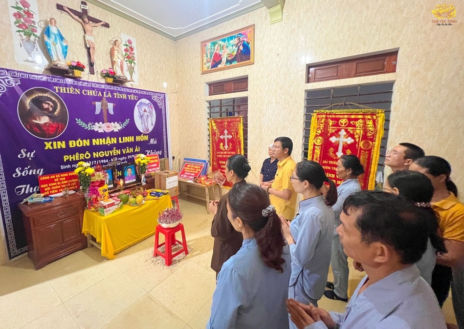 Câu lạc bộ Cúc Vàng - Chùa Ba Vàng cứu trợ đồng bào Nghệ An 3 tấn gạo và 100 triệu đồng -0