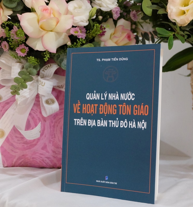 Cuốn sách cung cấp những kiến thức về phương pháp luận và cơ sở thực tiễn về hoạt động tôn giáo trên địa bàn Thủ đô Ra mắt sách “Quản lý nhà nước về hoạt động tôn giáo trên địa bàn Thủ đô Hà Nội” -1