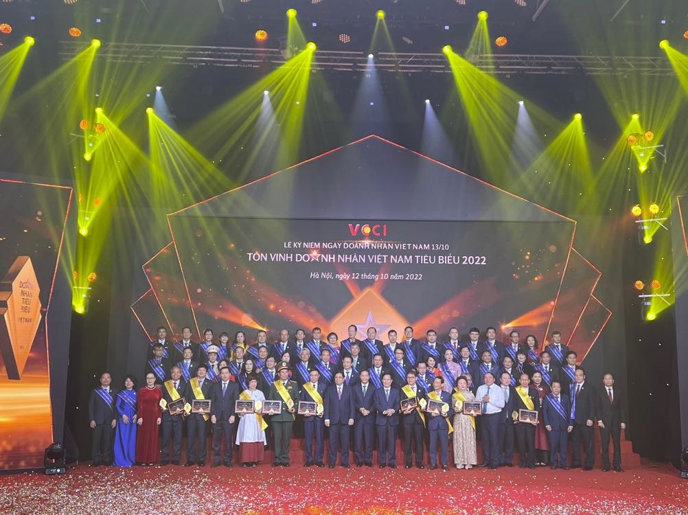 Tôn vinh Doanh nhân Việt Nam tiêu biểu năm 2022 -0