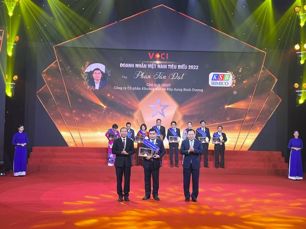 Tôn vinh Doanh nhân Việt Nam tiêu biểu năm 2022 -0