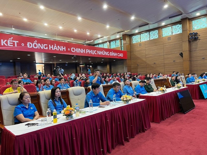 Nâng cao năng lực cho cán bộ công đoàn làm công tác tuyên truyền, vận động -0