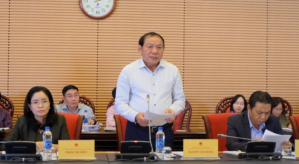 Bộ trưởng Bộ Văn hóa, Thể thao và Du lịch Nguyễn Văn Hùng báo cáo tình hình thực hiện nhiệm vụ phát triển văn hóa, thể thao và du lịch năm 2022, kế hoạch năm 2023 và giai đoạn 2023 - 2025 Ủy ban Văn hóa, Giáo dục làm việc với Bộ Văn hóa, Thể thao và Du lịch -1
