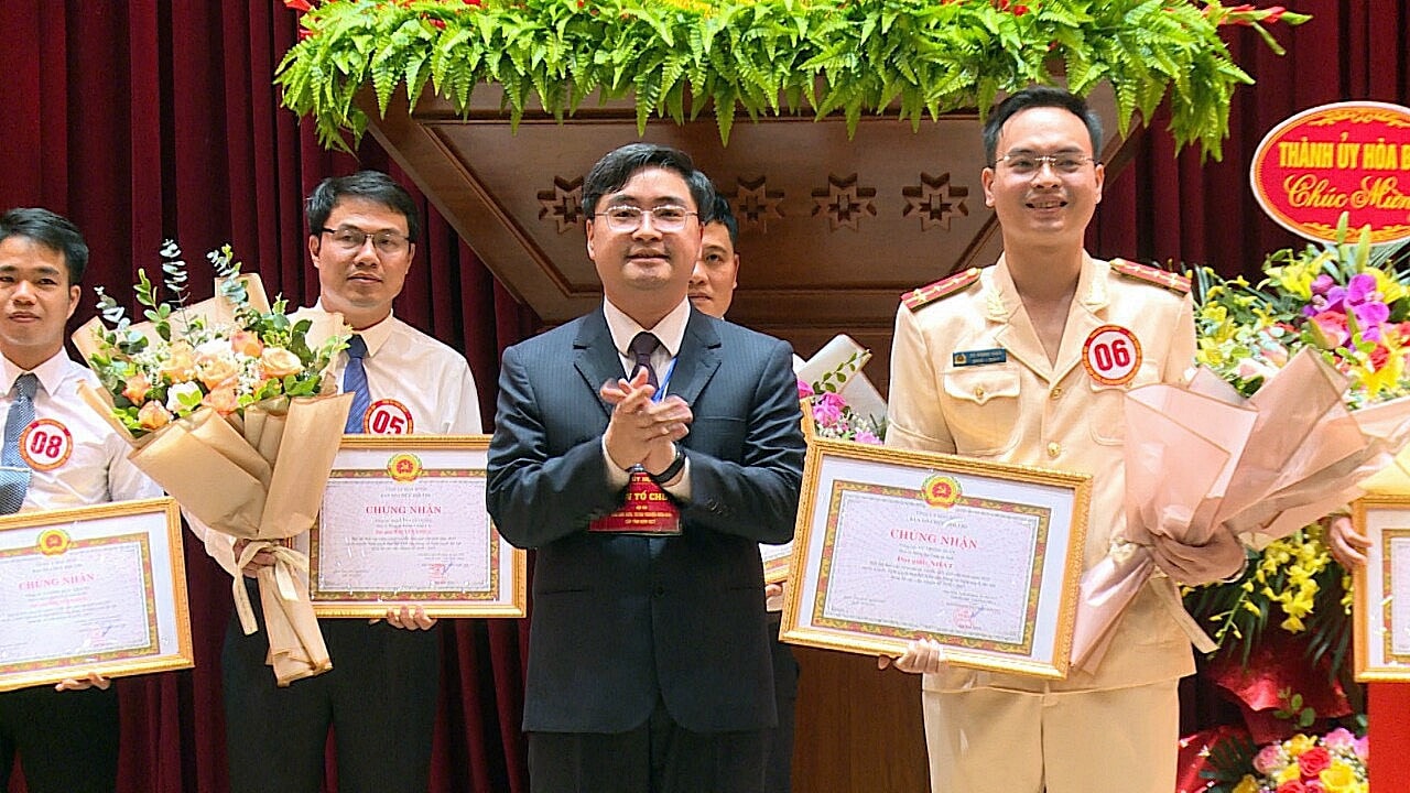Hòa Bình đẩy mạnh tuyên truyền Nghị quyết Đại hội XIII của Đảng, Nghị quyết Đại hội đảng bộ các cấp trong cán bộ, đảng viên và Nhân dân. Ảnh T. Tâm