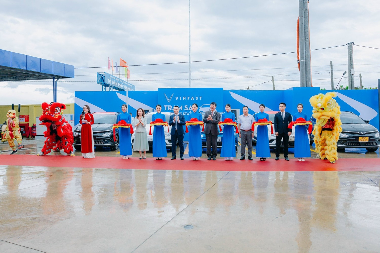 VinFast khai trương điểm sạc xe điện tại hệ thống Petrolimex -0