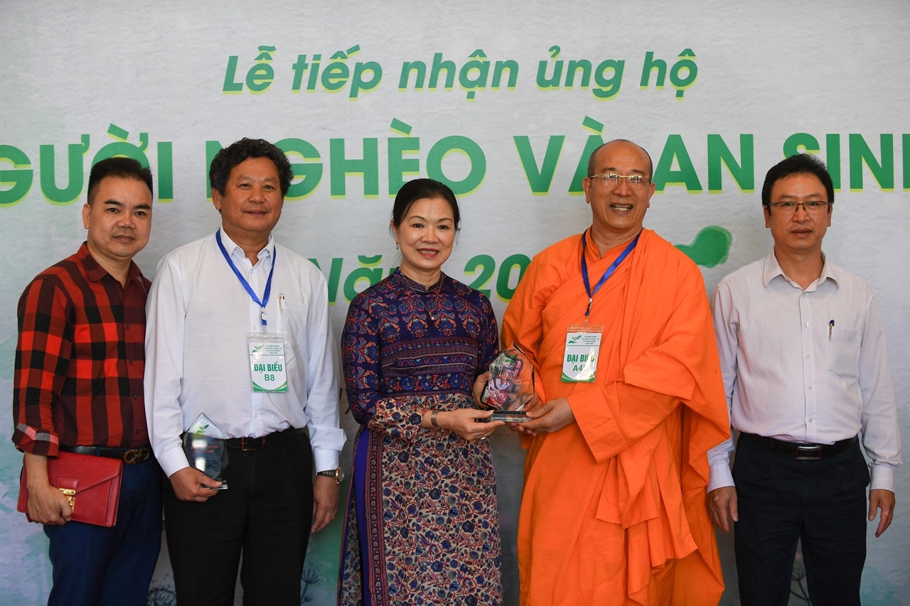 Nhiều cơ quan, đơn vị, doanh nghiệp, nhà hảo tâm ủng hộ “Quỹ Vì người nghèo và an sinh xã hội” -0