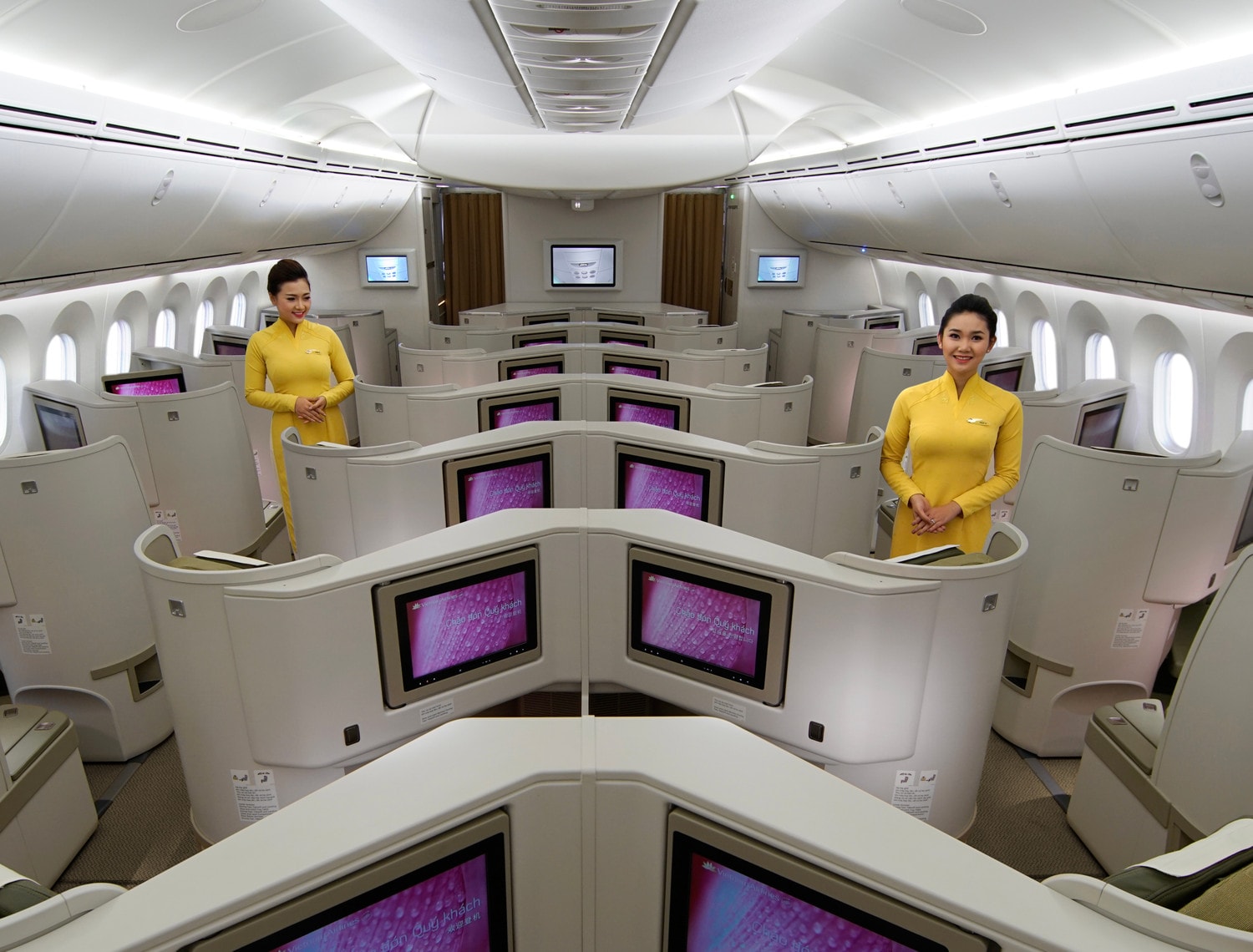 Khách mua vé Phổ thông Vietnam Airlines, được nâng hạng Thương gia miễn phí -0