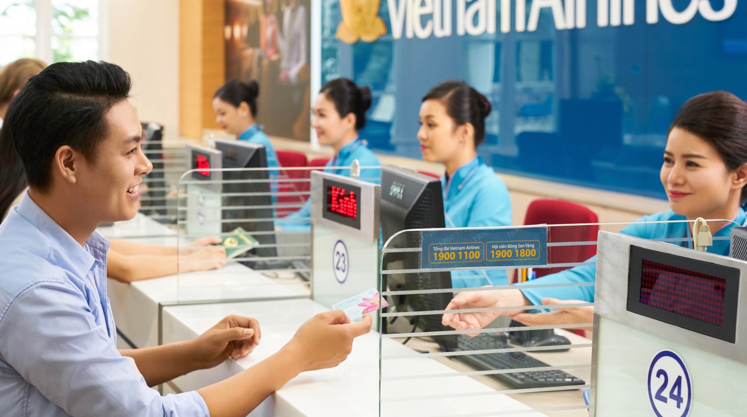 Khách mua vé Phổ thông Vietnam Airlines, được nâng hạng Thương gia miễn phí -0