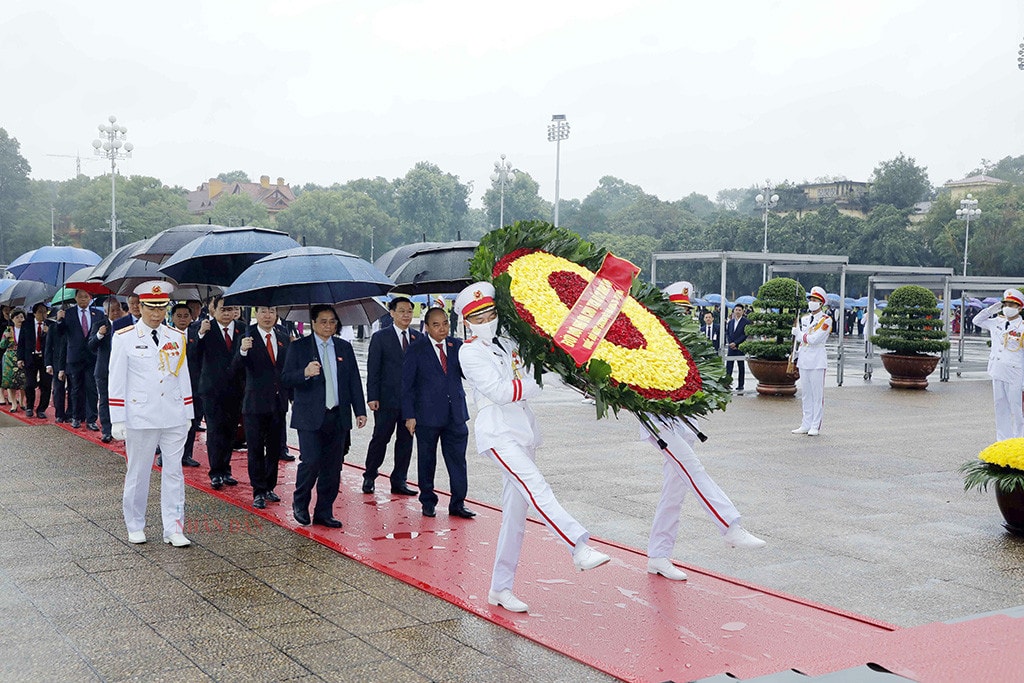 Một số hình ảnh đoàn Đại biểu Quốc hội vào viếng lăng Bác trước giờ khai mạc Kỳ họp thứ Tư, Quốc hội Khóa XV -7