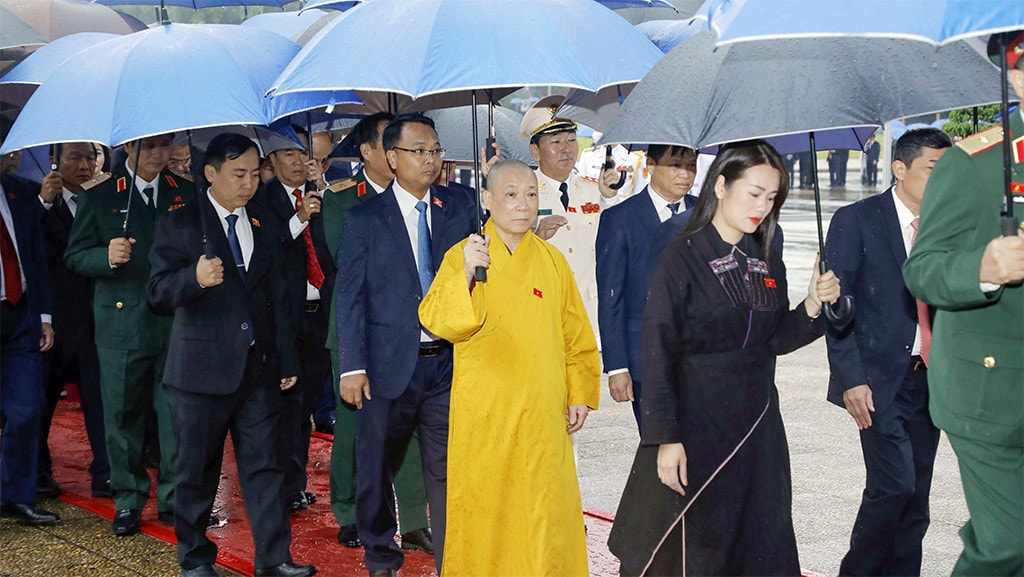 Một số hình ảnh đoàn Đại biểu Quốc hội vào viếng lăng Bác trước giờ khai mạc Kỳ họp thứ Tư, Quốc hội Khóa XV -2