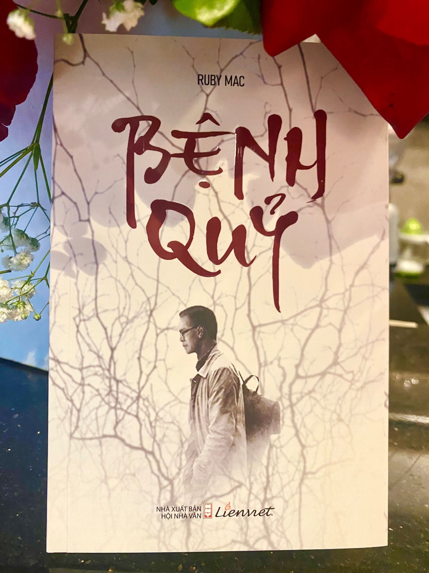 Bìa sách "Bệnh quỷ"